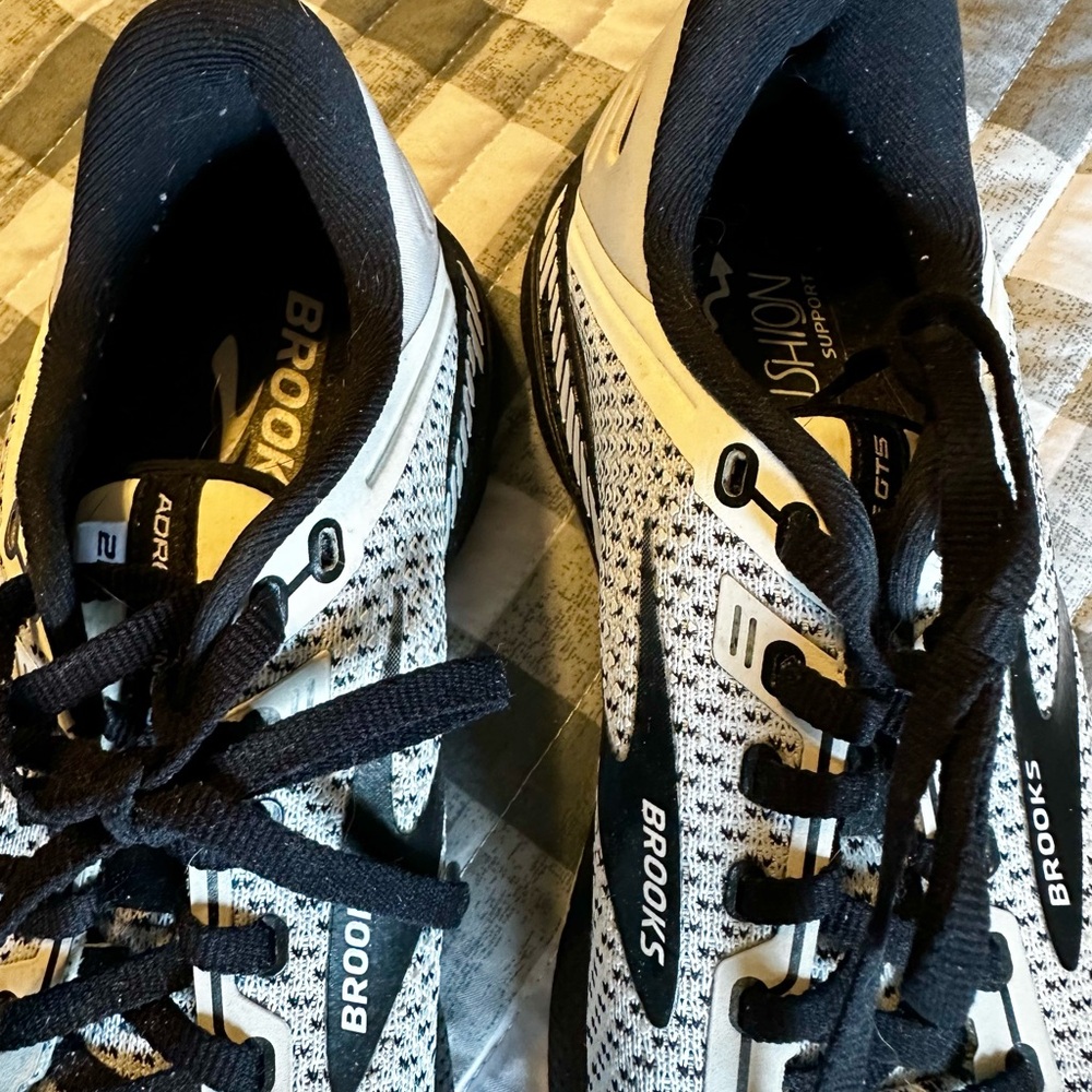 Brooks Adrenaline GTS womens White and Black Athletic Shoes. Worn couple times. - Picture 3 of 7